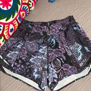 Lululemon Hotty Hot Short Long 4”